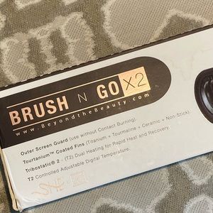 SHE Brush n Go x2 heated ceramic style brush (NEW)